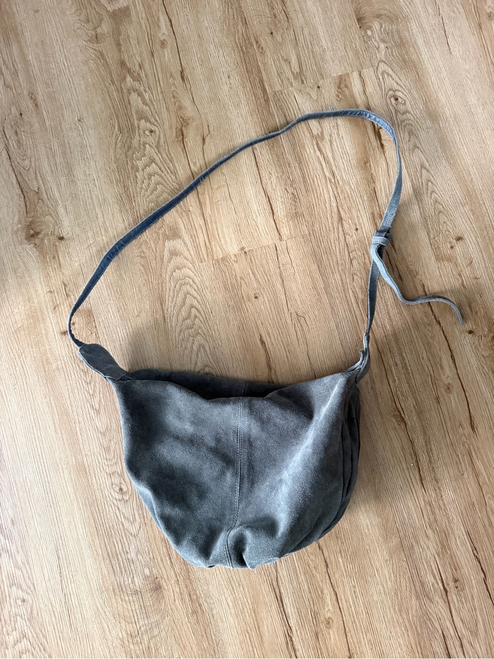 Women’s Casual Suede Shoulder Bag in Grey - Picture 5 of 5